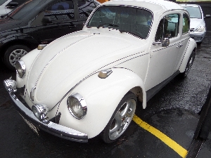 VW - FUSCA  1500 Gasolina 1973  Cor Branca, B.Couro. Som +Midia, Vidro e Trava Eletrica, Alarme, Roda Liga, Farol Milha, Bem Conservado, uma 